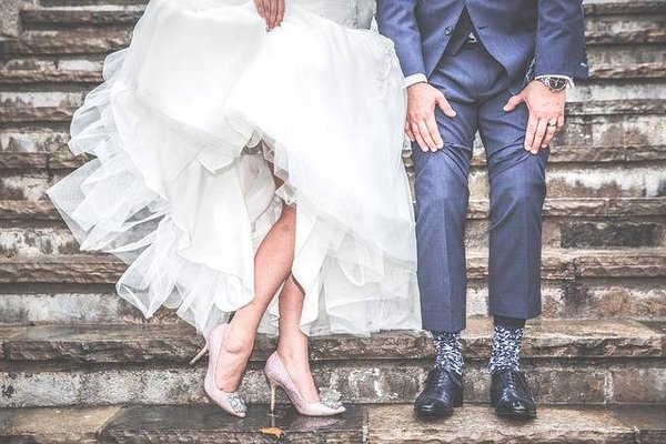 Comment entretenir sa robe et son costume de mariage après le jour J ?